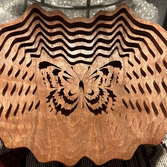 Carved wooden butterfly dish used as a decorative piece looks new - Picture 3 of 3